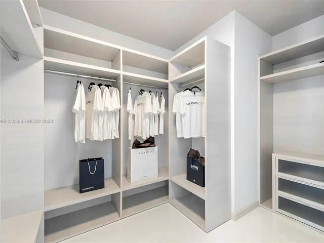 68 SE 6th Street, Miami FL 33131