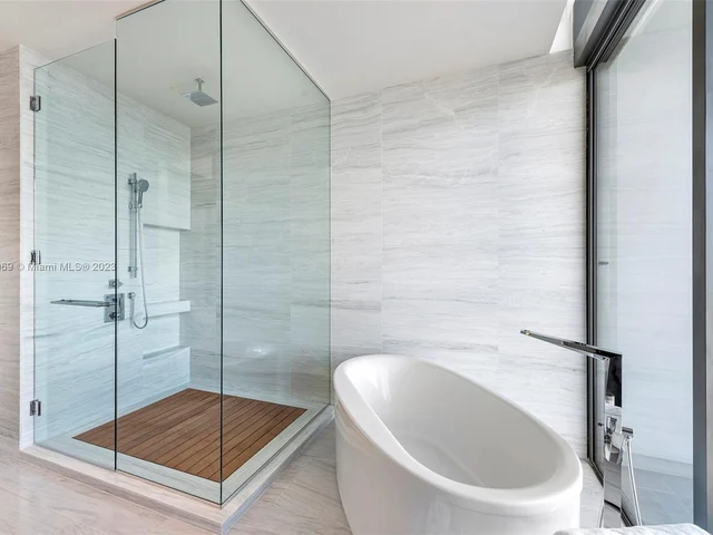 68 SE 6th Street, Miami FL 33131