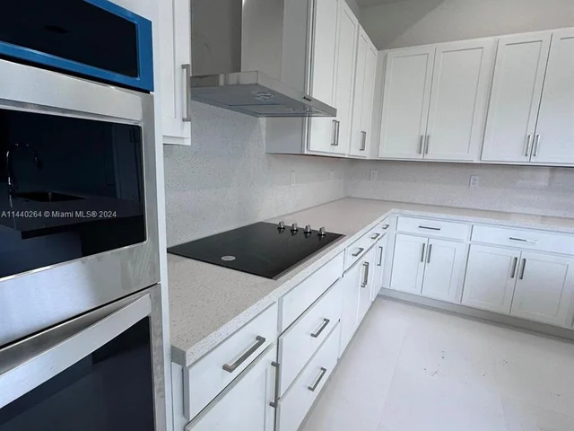 15604 SW 158 te, Miami FL 33187