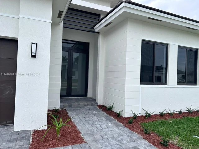 15604 SW 158 te, Miami FL 33187