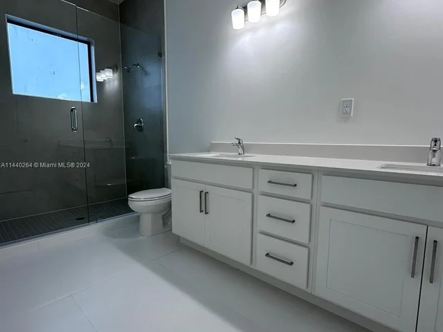 15604 SW 158 te, Miami FL 33187