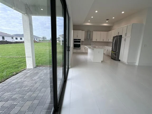 15604 SW 158 te, Miami FL 33187