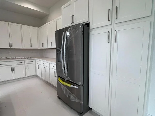 15604 SW 158 te, Miami FL 33187