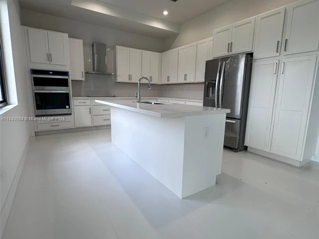 15604 SW 158 te, Miami FL 33187