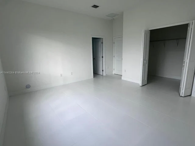 15604 SW 158 te, Miami FL 33187