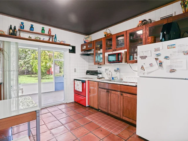 45 NW 127th St, North Miami FL 33168