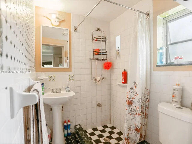 45 NW 127th St, North Miami FL 33168