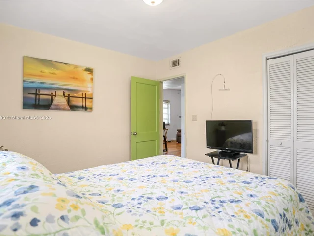 45 NW 127th St, North Miami FL 33168