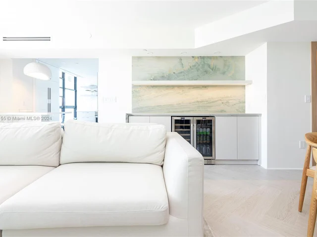 9 Island Ave # 2210, Miami Beach FL 33139