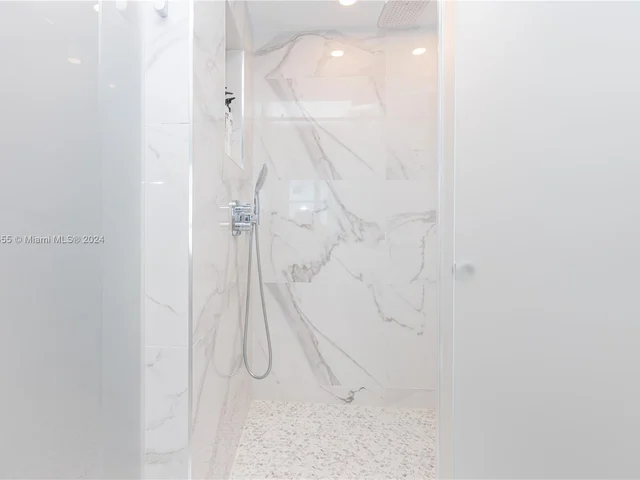 9 Island Ave # 2210, Miami Beach FL 33139