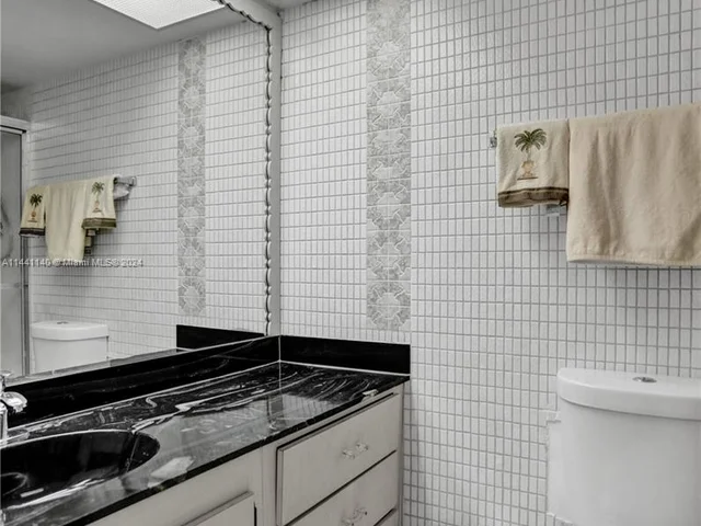 231 174th St # 1816, Sunny Isles Beach FL 33160