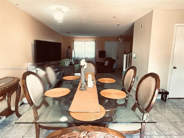 3530 W 72nd St, Hialeah FL 33018