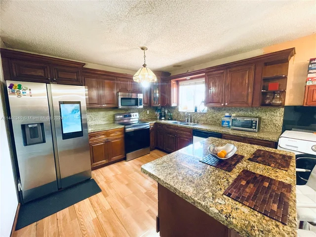 3530 W 72nd St, Hialeah FL 33018