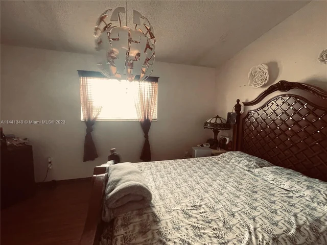 3530 W 72nd St, Hialeah FL 33018