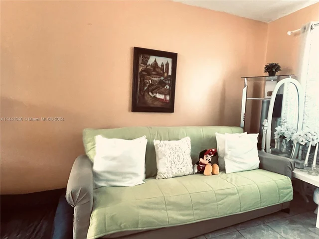 3530 W 72nd St, Hialeah FL 33018