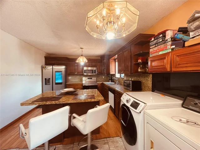 3530 W 72nd St, Hialeah FL 33018