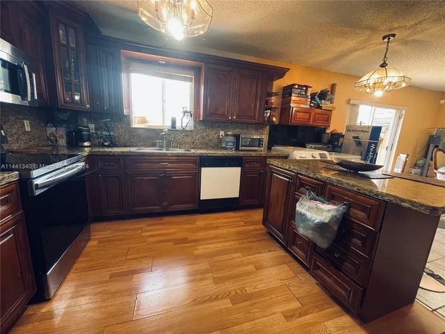 3530 W 72nd St, Hialeah FL 33018