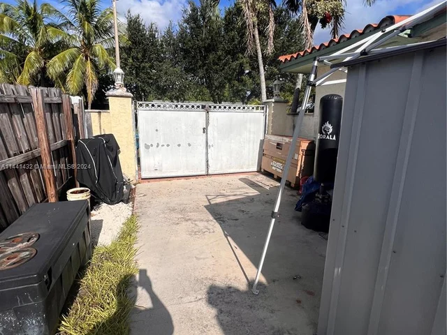 1720 SW 92nd Ct, Miami FL 33165