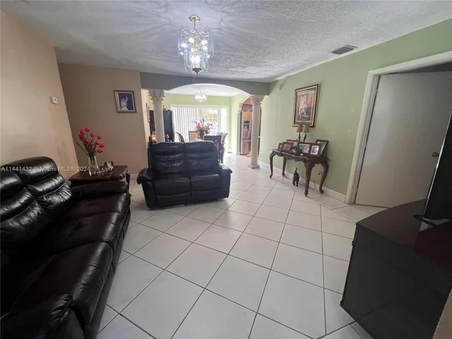 1720 SW 92nd Ct, Miami FL 33165