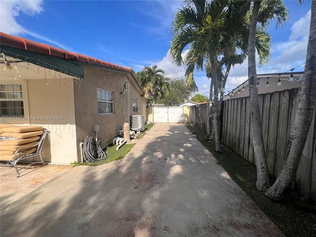 1720 SW 92nd Ct, Miami FL 33165