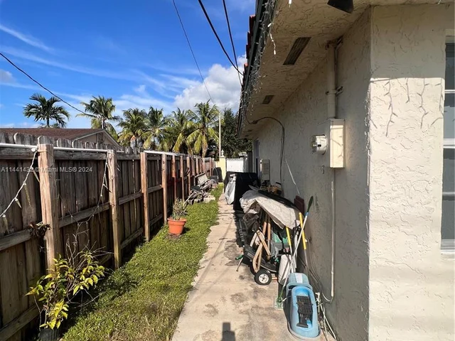 1720 SW 92nd Ct, Miami FL 33165