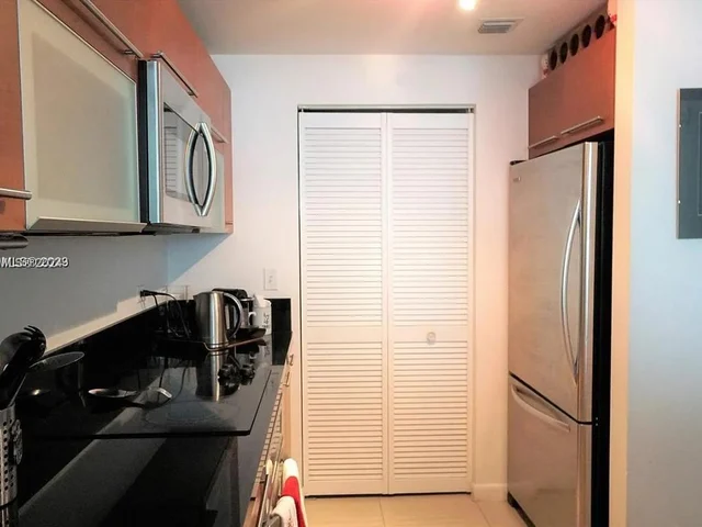 253 NE 2nd St # 910, Miami FL 33132