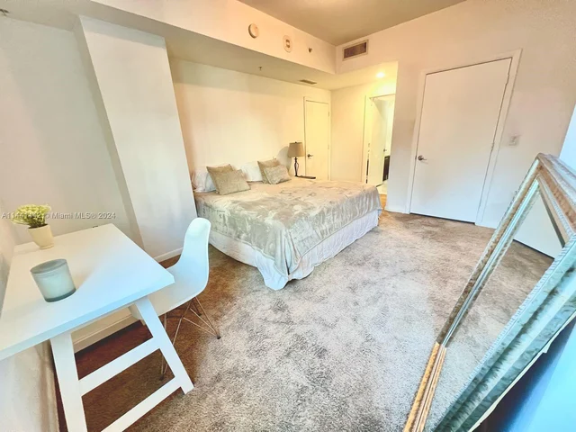 253 NE 2nd St # 910, Miami FL 33132