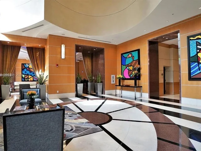 253 NE 2nd St # 910, Miami FL 33132