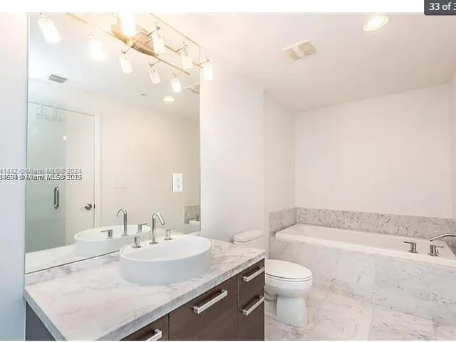 253 NE 2nd St # 910, Miami FL 33132