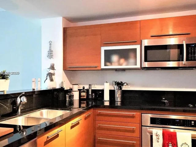 253 NE 2nd St # 910, Miami FL 33132