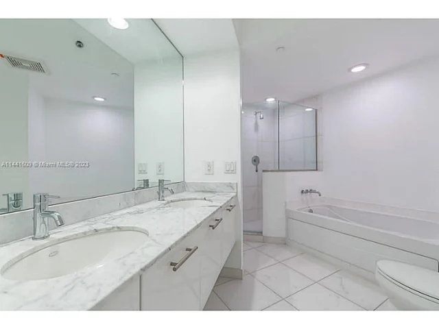 500 BRICKELL AV # 2910, Miami FL 33131