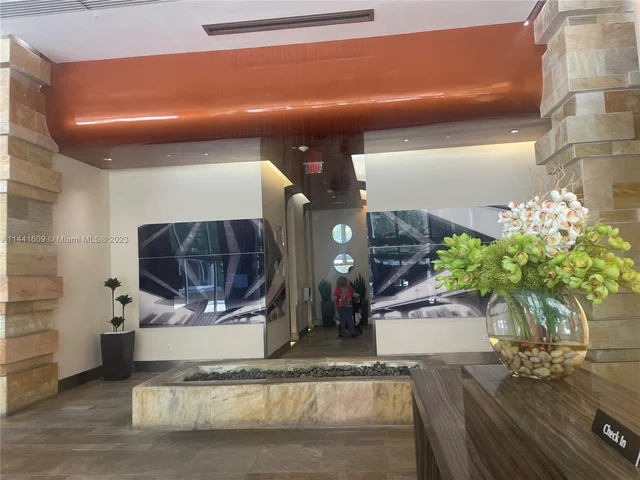 500 BRICKELL AV # 2910, Miami FL 33131