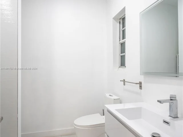 4560 Post Ave, Miami Beach FL 33140