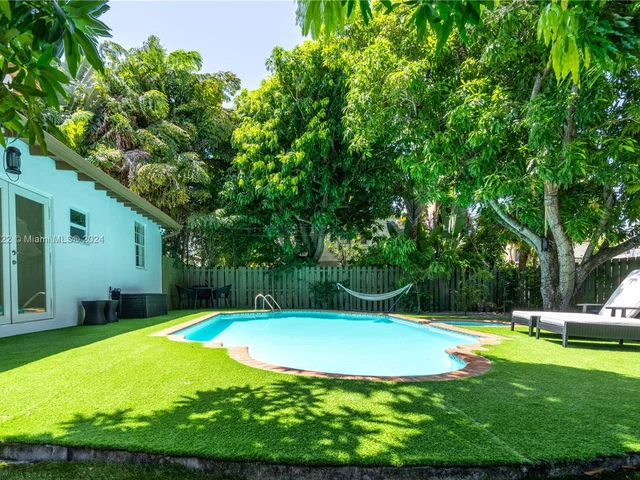 4560 Post Ave, Miami Beach FL 33140