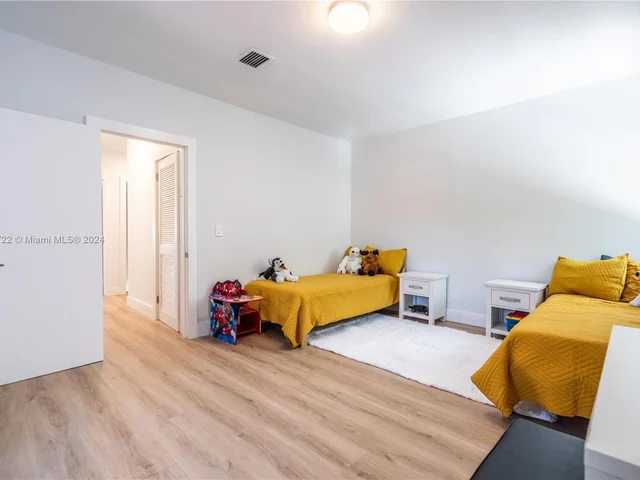 4560 Post Ave, Miami Beach FL 33140