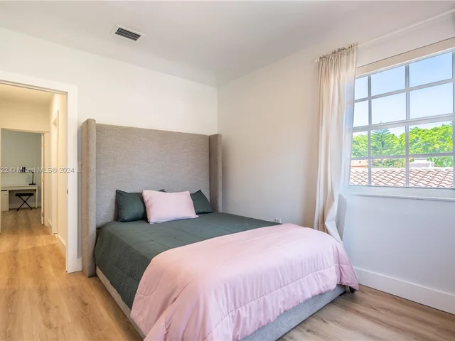 4560 Post Ave, Miami Beach FL 33140