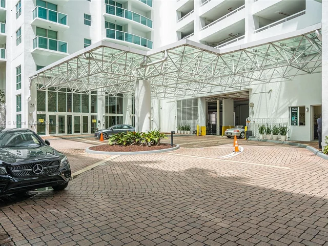 41 SE 5th St # 1214, Miami FL 33131