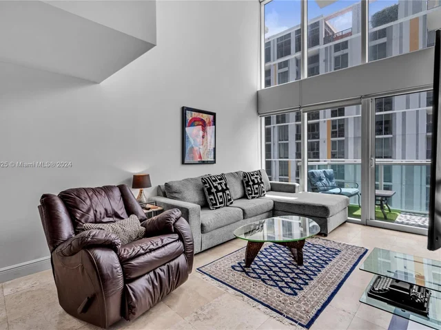 41 SE 5th St # 1214, Miami FL 33131