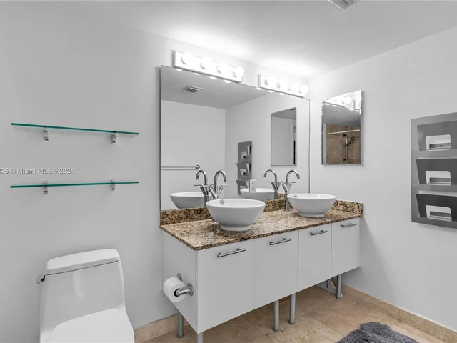 41 SE 5th St # 1214, Miami FL 33131