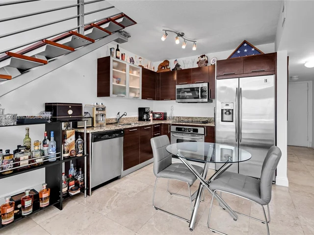 41 SE 5th St # 1214, Miami FL 33131