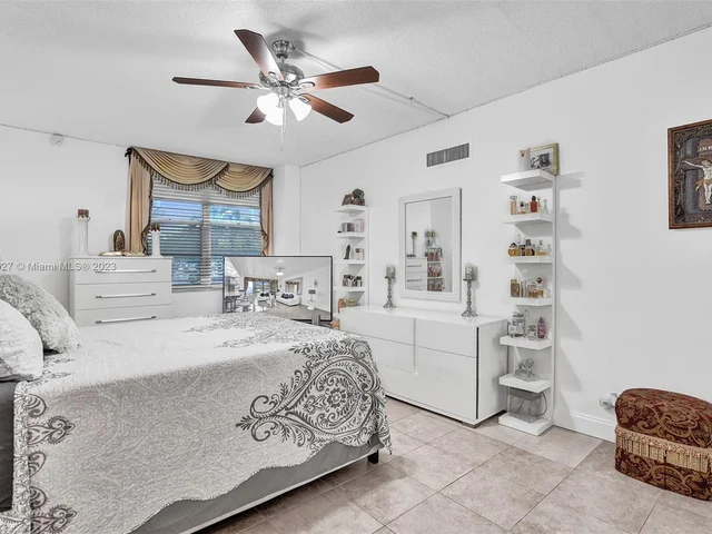 231 174th St # 16, Sunny Isles Beach FL 33160