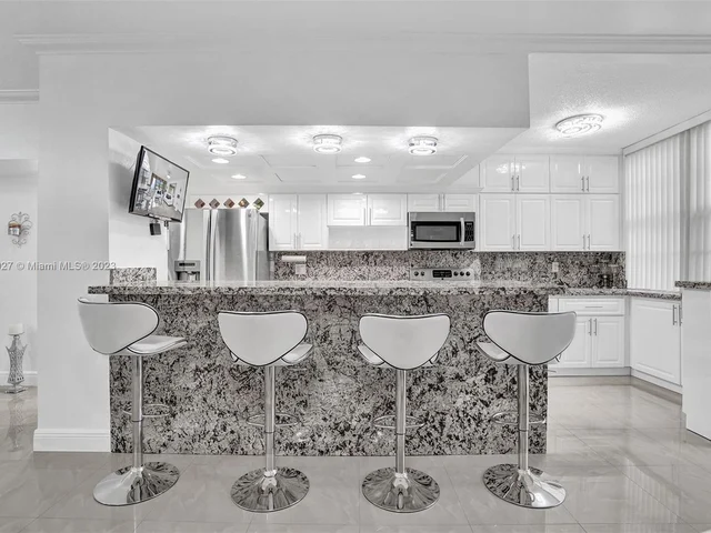 231 174th St # 16, Sunny Isles Beach FL 33160