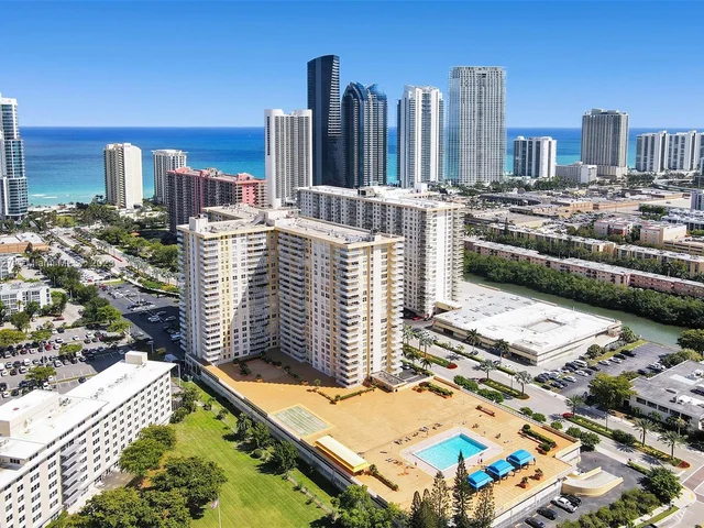 231 174th St # 16, Sunny Isles Beach FL 33160