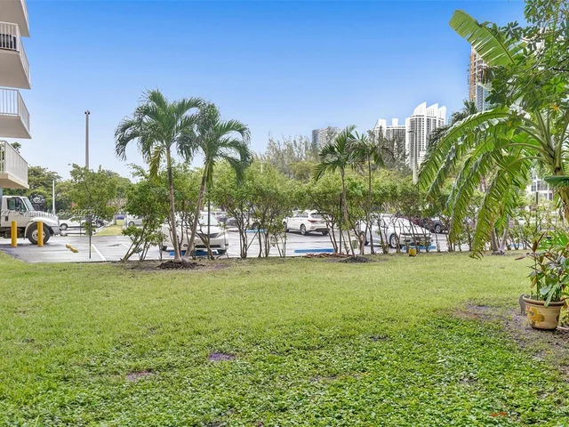 231 174th St # 16, Sunny Isles Beach FL 33160