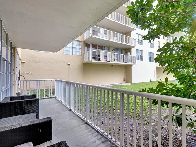 231 174th St # 16, Sunny Isles Beach FL 33160