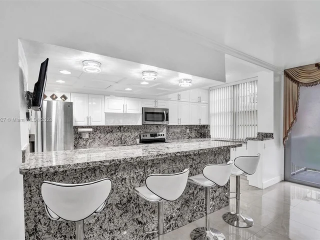 231 174th St # 16, Sunny Isles Beach FL 33160