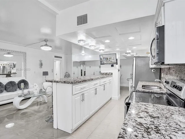 231 174th St # 16, Sunny Isles Beach FL 33160