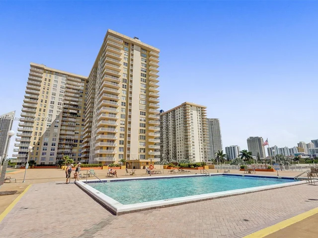 231 174th St # 16, Sunny Isles Beach FL 33160