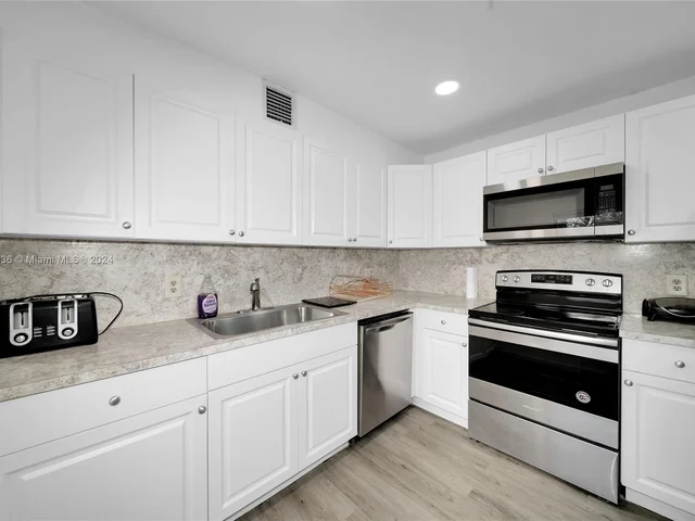 13455 SW 9th Ct # 301J, Pembroke Pines FL 33027