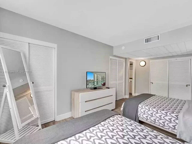 3801 S Ocean Dr # 9W, Hollywood FL 33019